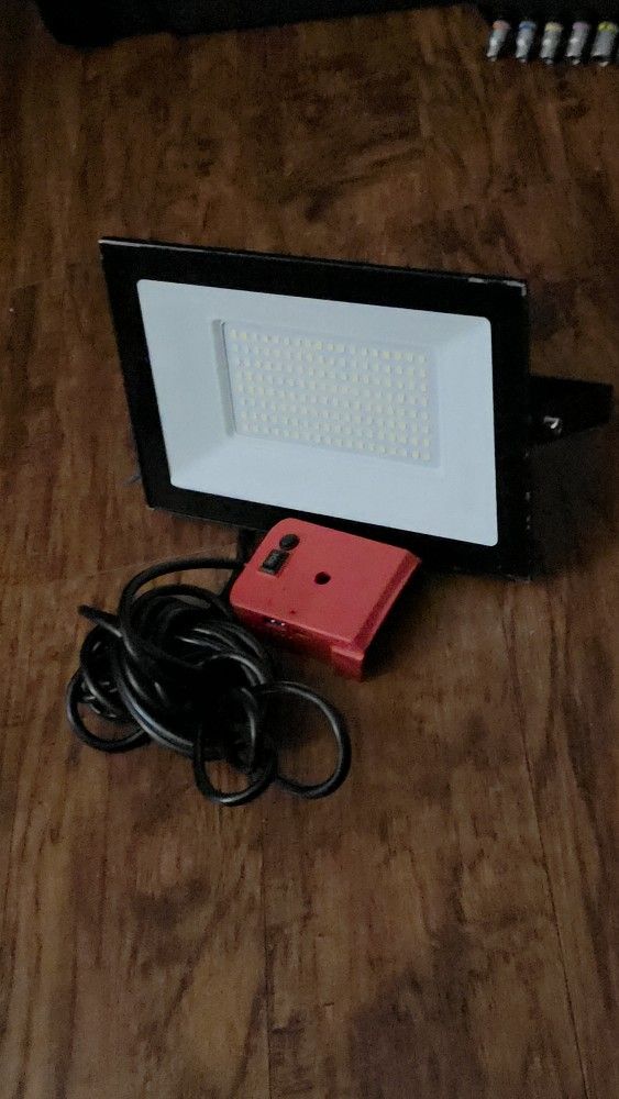 M18 Light / Charger