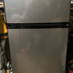 Arctic King mini fridge with freezer