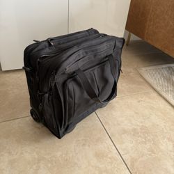 🔥 TUMI Alpha Wheeled Laptop Briefcase – Ultimate Travel & Work Companion 🔥