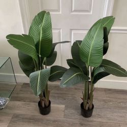 Pretty artificial plant 4 ft tall set of 2 ! Brand New