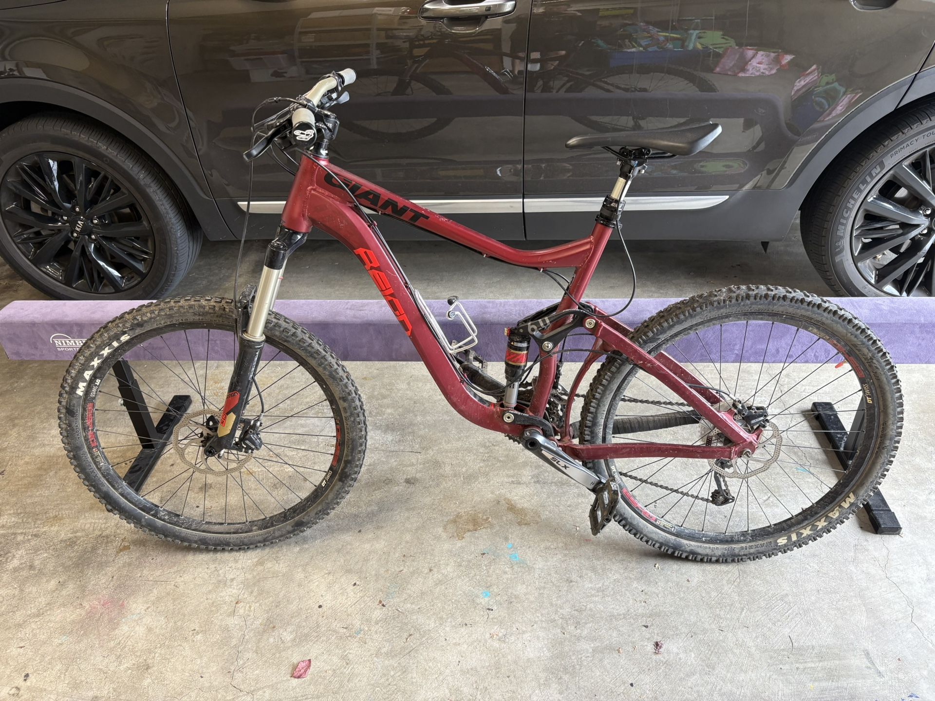 2011 Giant Reign 1 Mountain Bike
