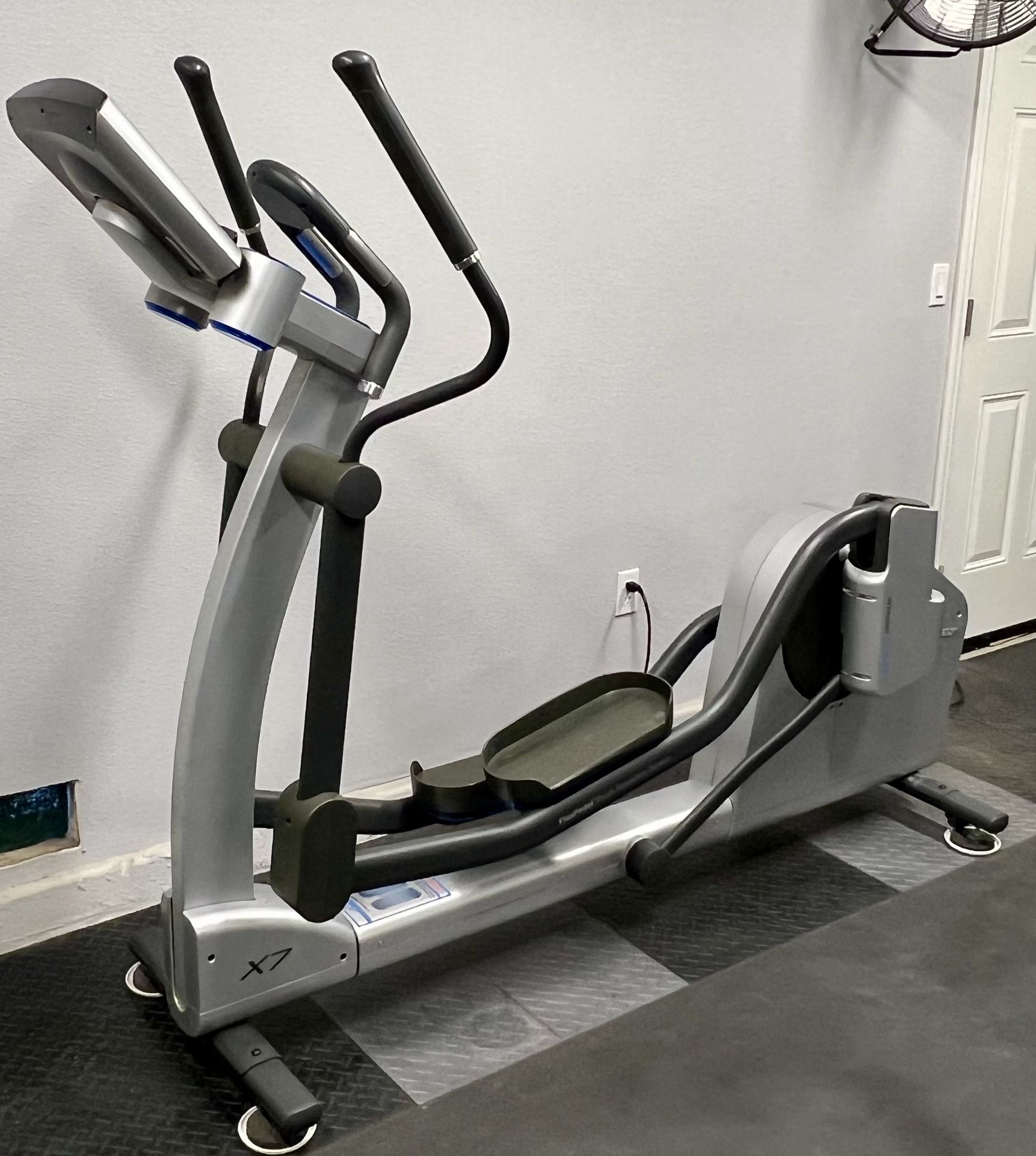 Life Fitness Elliptical Machine X7