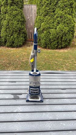 Shark Navigator Lift Away Deluxe Vacuum