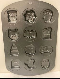 Wilton Halloween 12-Cavity Baking Pan