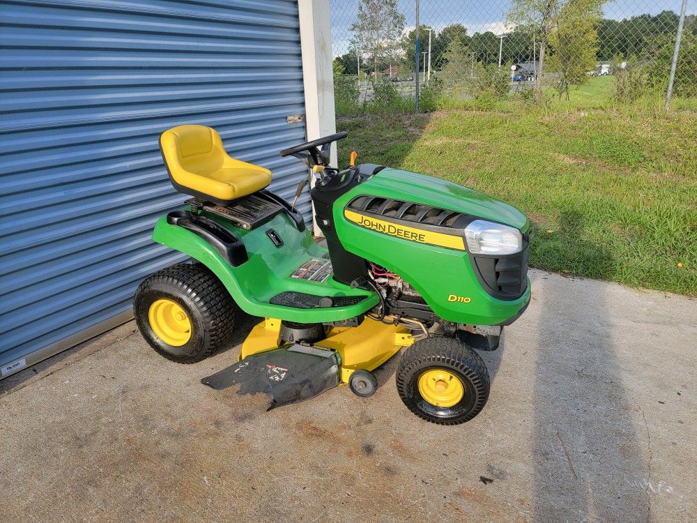 John Deere D110 riding lawn mower, 19hp engine, 42" deck and auto transmission. only 112 hours