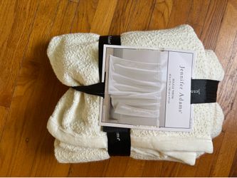 Jennifer Adams Boucle Throw - new