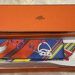Brand New Authentic Hernes Twilly Scarf Horse Theme Blue Yellow Red  Multi Color