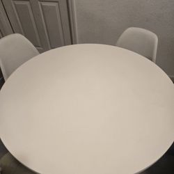 Round Table And 4 Chairs