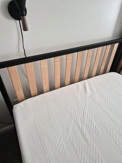 Solid wood bed frame !!! Very good condition