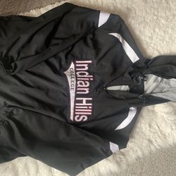 Size Medium , Excellent Shape , Indian Hills Pullover, Windbreaker Jacket. This Jacket Has A Good , Zippered Hand Pockets On Both Sides,