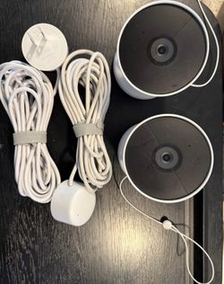2x Google Nest Outdoor/indoor Camera