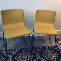 2 Yellow Chairs