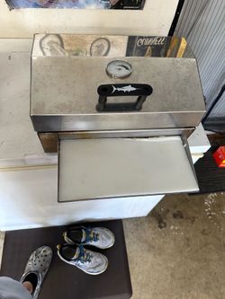 Boat grill or tailgate grill