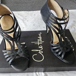 Size 5 barely worn black Cole Haan heel