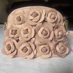 UTERQUE Beige Flower Applique Crossbody Bag Tassel Gold Hardware Zip