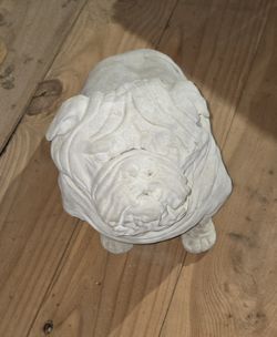 Concrete English Bulldog 18"