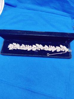 GORGEOUS CLASSIC WEISS DEEP FOREST WHITE RHINESTONE BRACELET 7 In Silver METAL