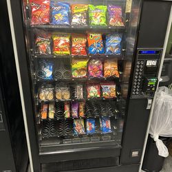 Automatic Products Snack Vending Machine – Card Reader Included