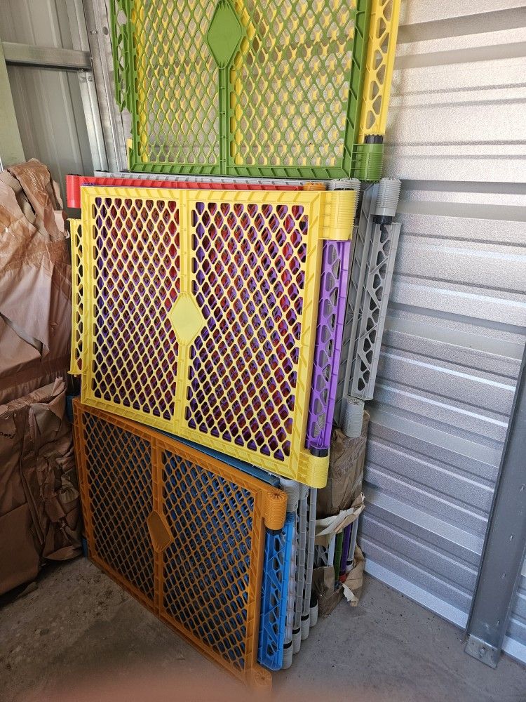 Toddleroo by North States Superyard Gates