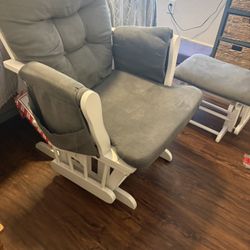 Rocking chair W/ Foot Rest