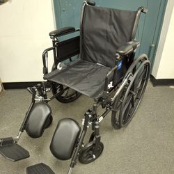 18" Wide Seat WHEELCHAIR + Elevating Leg Rests 