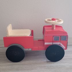 Wooden Ride-On Fire Truck / Camión de Bomberos de Madera