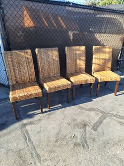 4 sillas de madera tejidas usadas excelente condición