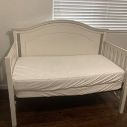 White 3-in-1 Crib