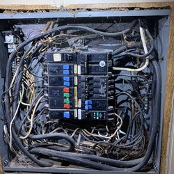 Se asen trabajos de electricidad aún buen precio contáctenos para un estimado gratis