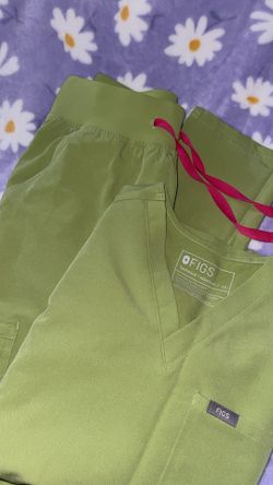 FIGS SCRUBS MATCHA SET