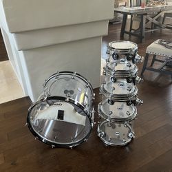 DW 5 Piece Shell Drum Set with Cases