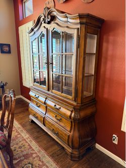 Ethan Allen six drawer hutch