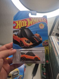 Tooned orange pagani zinque