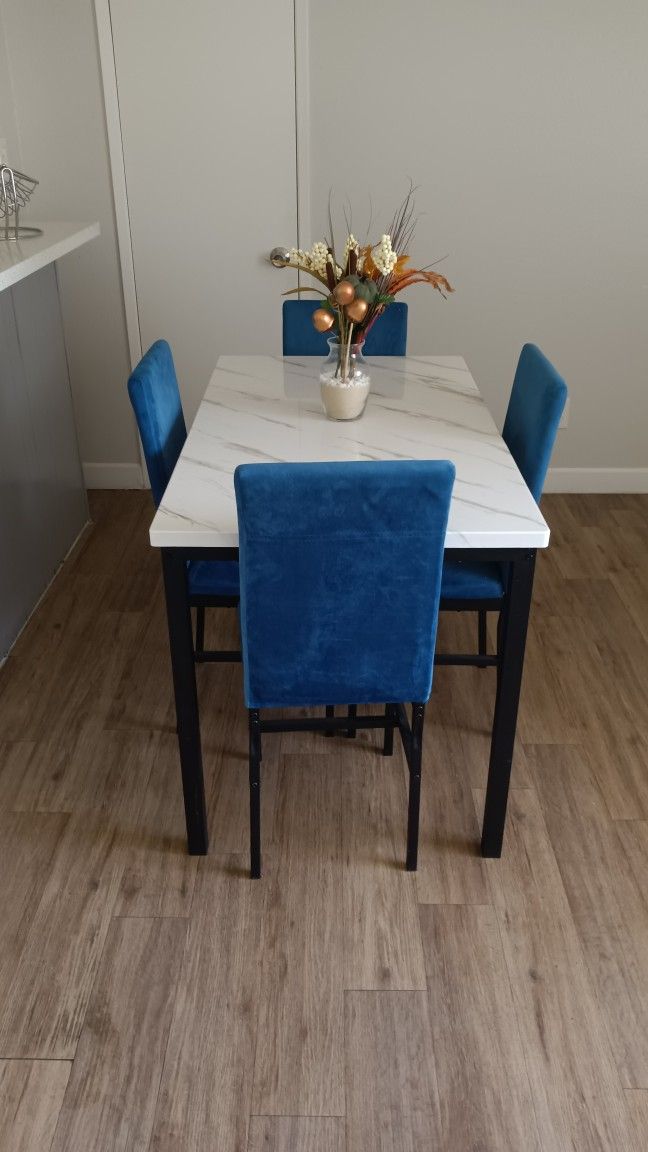 Dining Table With Chairs **Heavy Duty ***