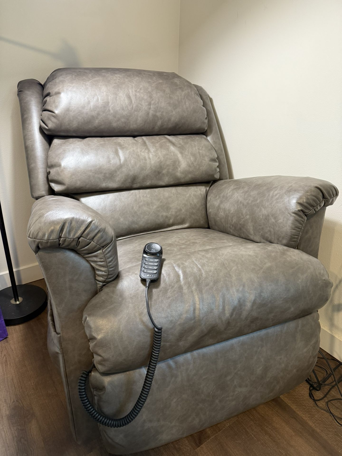 Lazy boy power lift Reclining chair