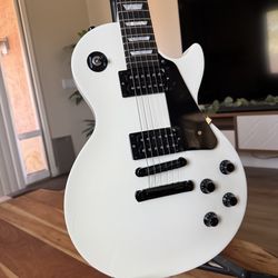 Gibson 2011 Alpine White/Ebony Board Les Paul Studio