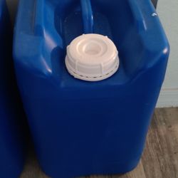5 Gallon Stackable Water Storage Container X8