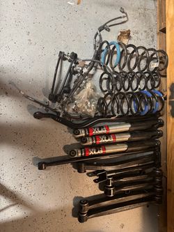 Jeep FOX Shocks Suspension taken off 2022 Jeep gladiator Rubicon