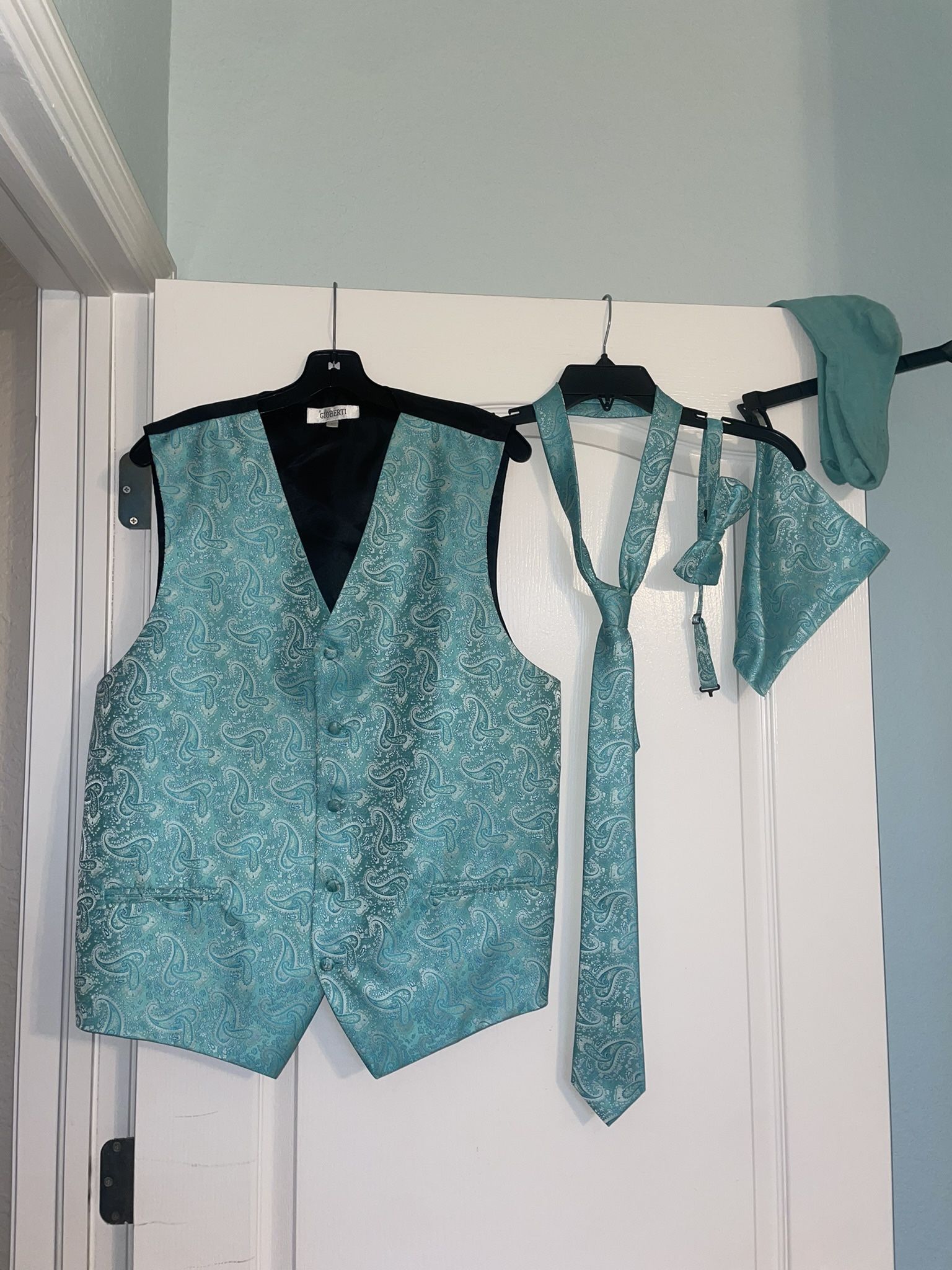 Men’s Vest Large Tie & Bow Tie Wedding Prom Homecoming Formal