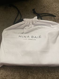 Mina Baie Pouches