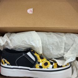 Brand New Youth Size 11 Girls Vans Shoes
