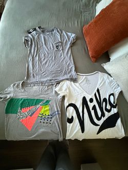 Nike Women’s T-Shirt Bundle – 3 Shirts