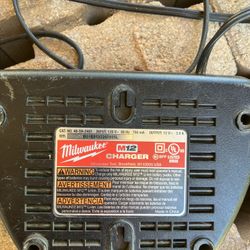 Milwaukee M12 Charger 