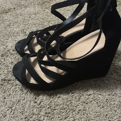 Black wedges
