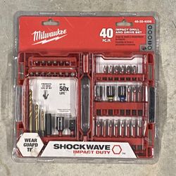 Milwaukee drill And Drive set