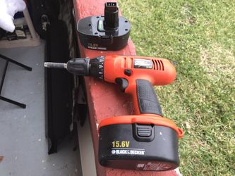 Drill black and decker. 15.6 vats. 2 batterys