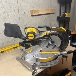Dewault Compound Miter Saw
