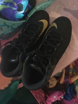 9.5 football cleets