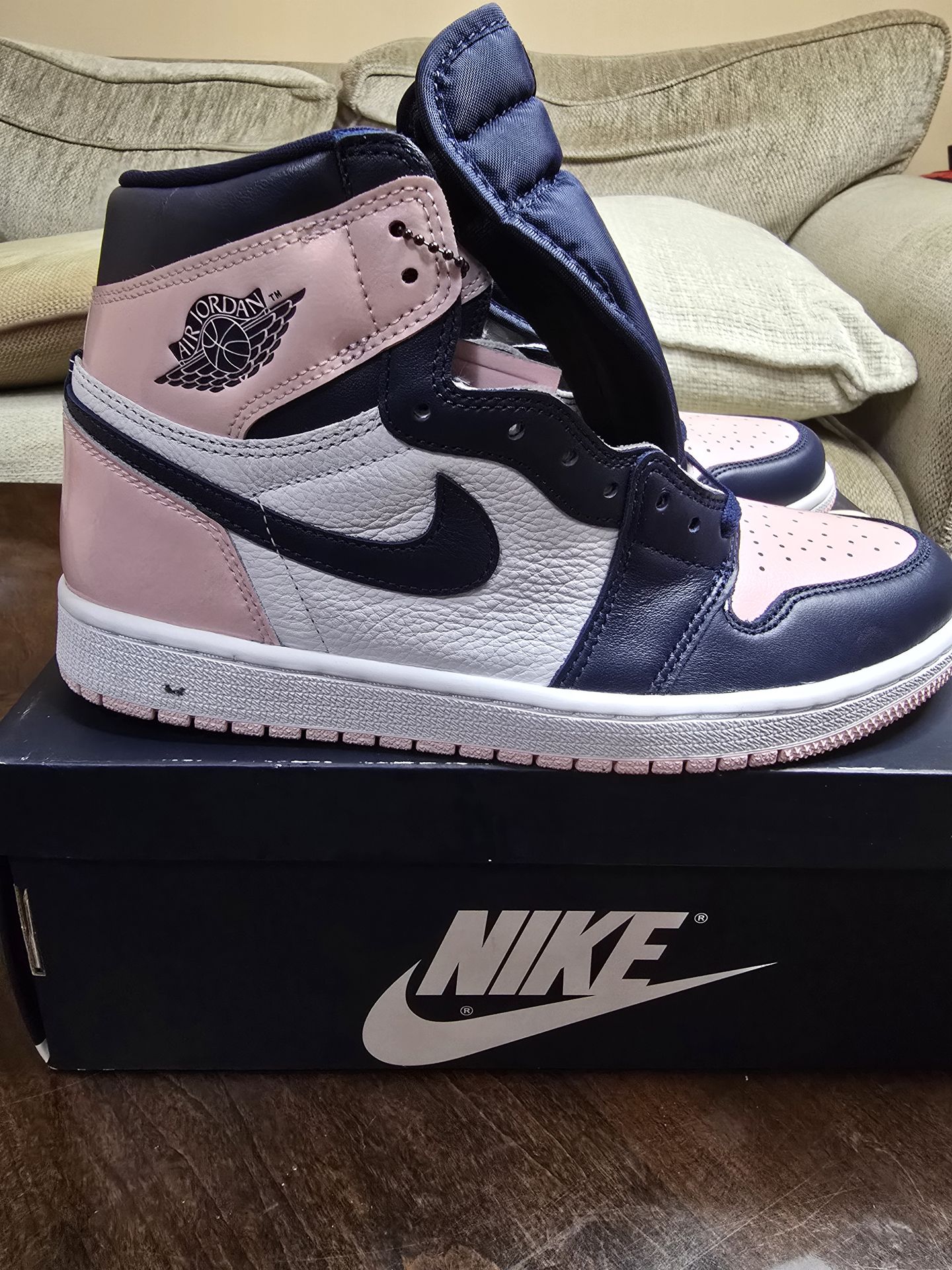 Brand new , WOMEN nike Air Jordan 1 Retro High OG Atmosphere 