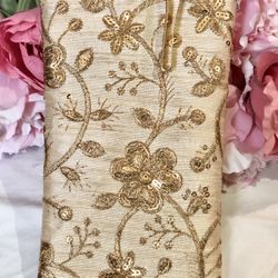 [BRAND NEW] Bohemian Handmade Mobile Purse